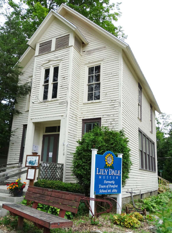 Vuoi PARLARE CON I MORTI? È possibile con i medium di Lily Dale (anche