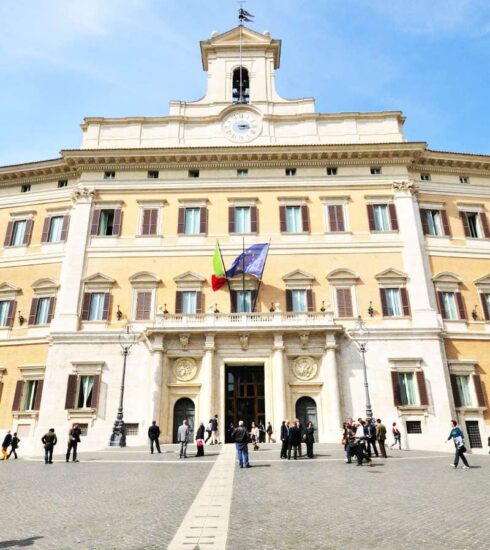 Stipendio Parlamentare Italiano - Quootip
